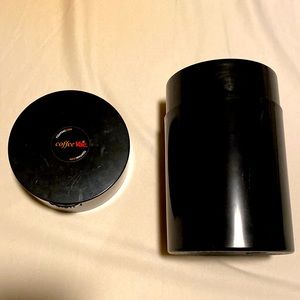 Coffee Vac, vacuum sealed container